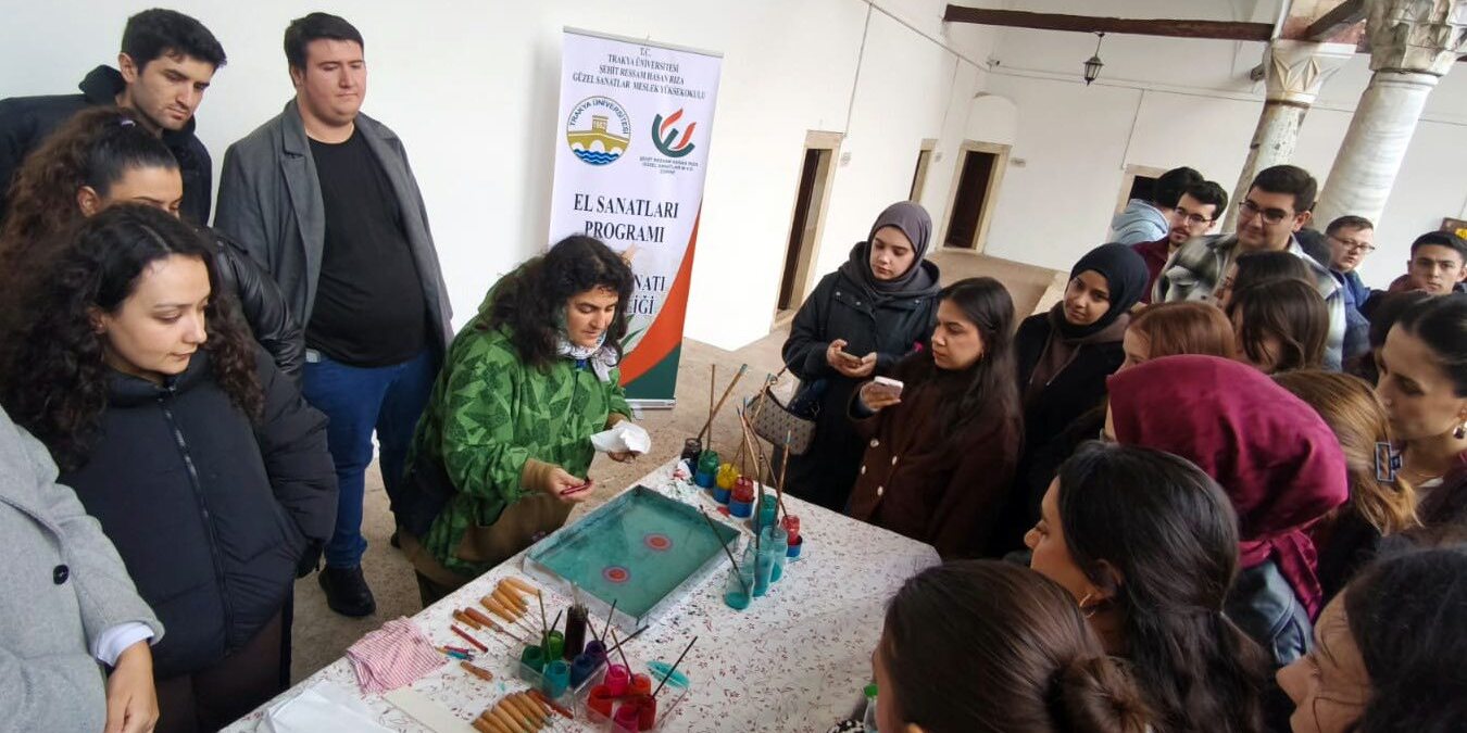 Sultan II. Bayezid Külliyesi Sağlık Müzesi’nde Ebru Etkinliği Yapıldı